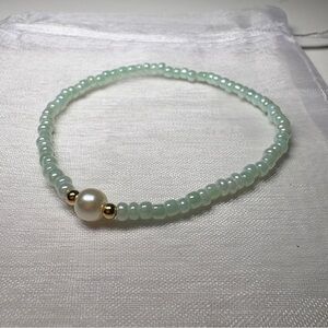 Chic Beaded Bracelet with Gold and Pearl Accents